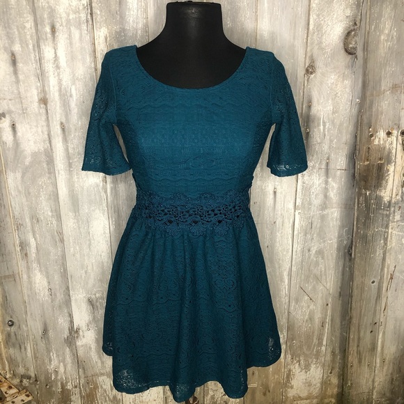 Blue dress with lace details - Picture 1 of 4